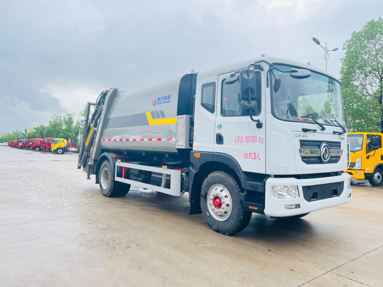 15方 新款壓縮垃圾車(chē)4500軸距 帶擺臂功能